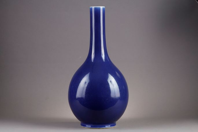 Vase bottle monochrom blue porcelain  -  Chinese 1770/1820 | MasterArt